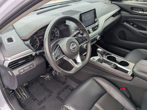 Used 2025 Nissan Altima 2.5 SR image 13