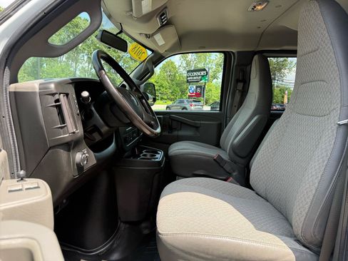 Used 2018 GMC Savana 3500 LS RWD image 17