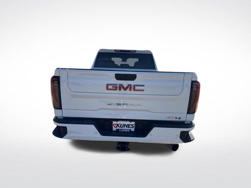 Used 2025 GMC Sierra 2500 AT4 AWD/4WD image 14