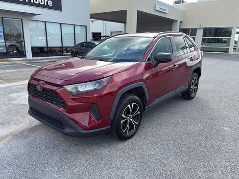 Used 2019 Toyota RAV4 LE image 3