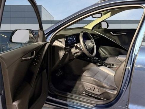 Used 2025 Kia Niro Wave image 8