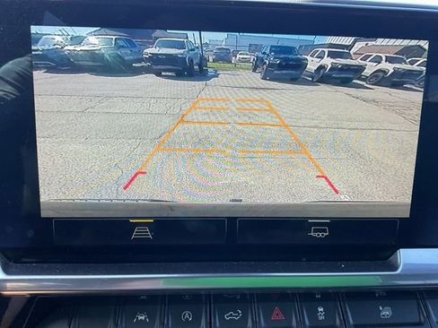 Used 2023 Chevrolet Silverado 1500 LT image 2