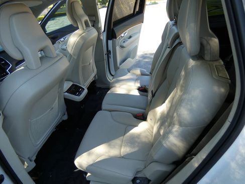 Used 2020 Volvo XC90 T6 Momentum image 49