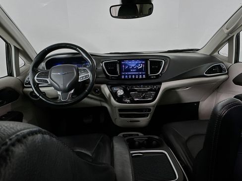 Used 2020 Chrysler Pacifica Touring-L Plus w/ Tire & Wheel Group image 27