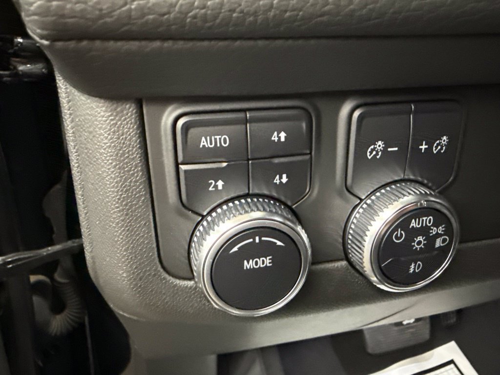 Used 2022 GMC Yukon XL Denali AWD/4WD image 26