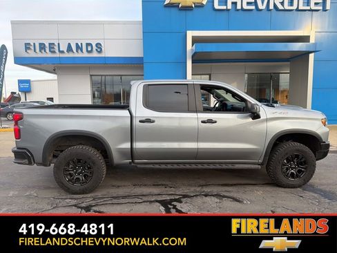 Used 2023 Chevrolet Silverado 1500 ZR2 image 7
