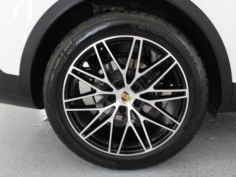 Used 2019 Porsche Cayenne image 90