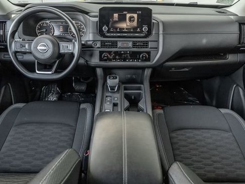 Used 2024 Nissan Pathfinder S image 6