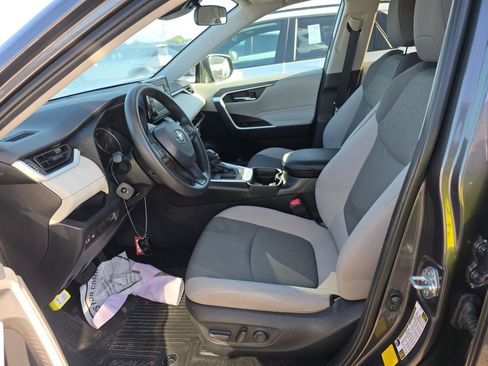 Used 2021 Toyota RAV4 XLE w/ Convenience Package FWD image 12