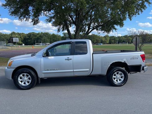 Used 2005 Nissan Titan SE image 18