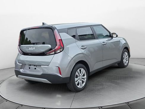 Used 2023 Kia Soul LX FWD image 5