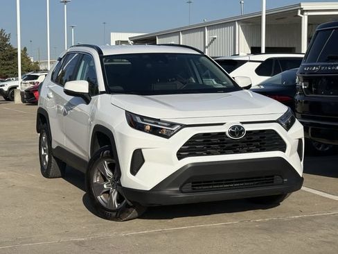 Used 2025 Toyota RAV4 XLE FWD image 2