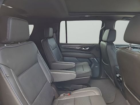 Used 2024 GMC Yukon XL Denali AWD/4WD image 16