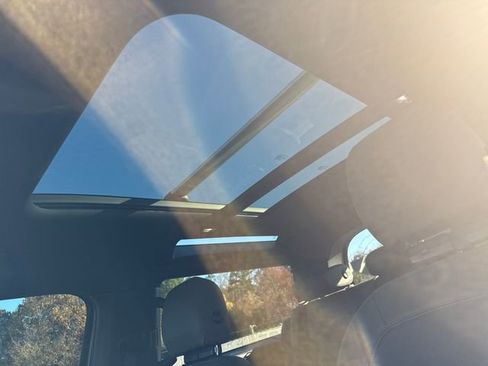 Used 2023 Land Rover Defender 90 S image 16