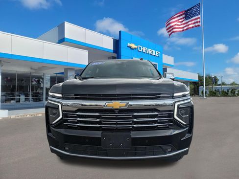 Used 2026 Chevrolet Suburban Premier w/ Sun And Tow Package AWD/4WD image 8