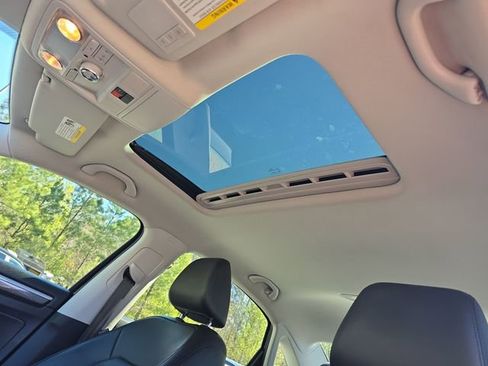 Used 2016 Volkswagen Passat 1.8T SEL Premium image 42