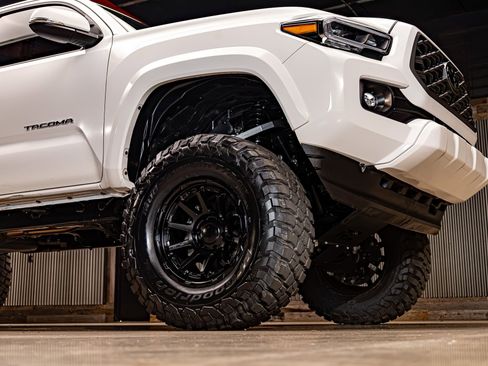 Used 2023 Toyota Tacoma TRD Sport image 16