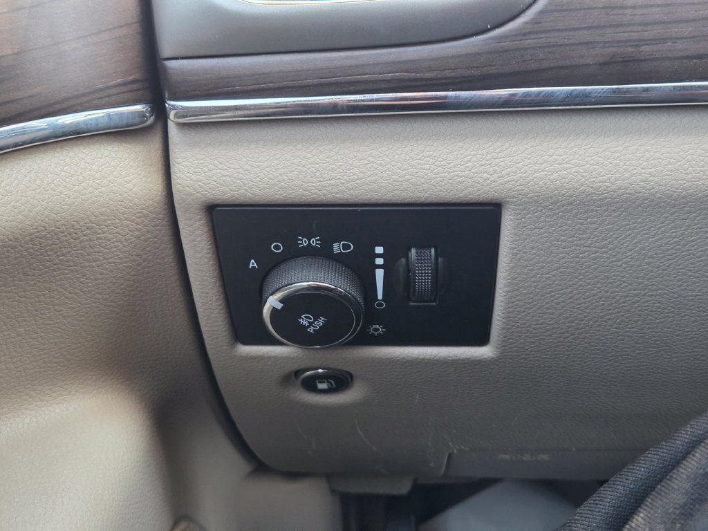 Used 2014 Jeep Grand Cherokee Overland AWD/4WD image 24