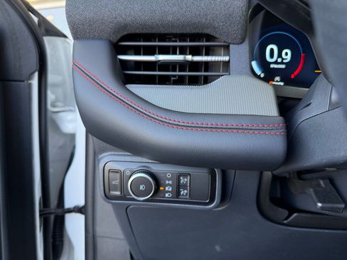 Used 2025 Ford Explorer ST-Line w/ ST-Line Street Pack image 25