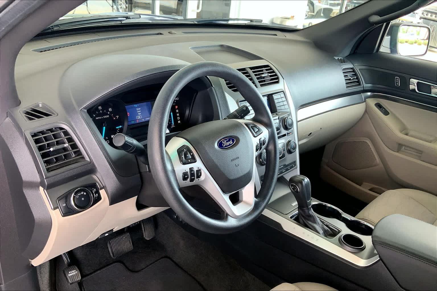 Used 2015 Ford Explorer FWD image 18