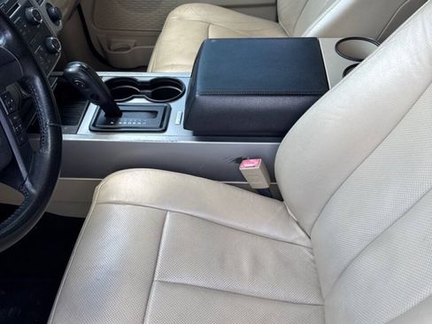 Used 2017 Ford Expedition XLT w/ Equipment Group 202A RWD image 8