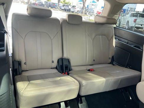 Used 2022 Ford Expedition Limited image 45