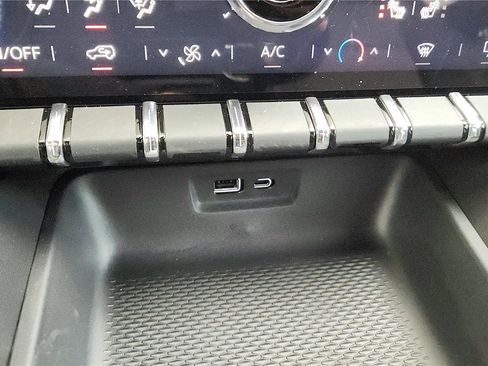 Used 2025 GMC Terrain Elevation image 34