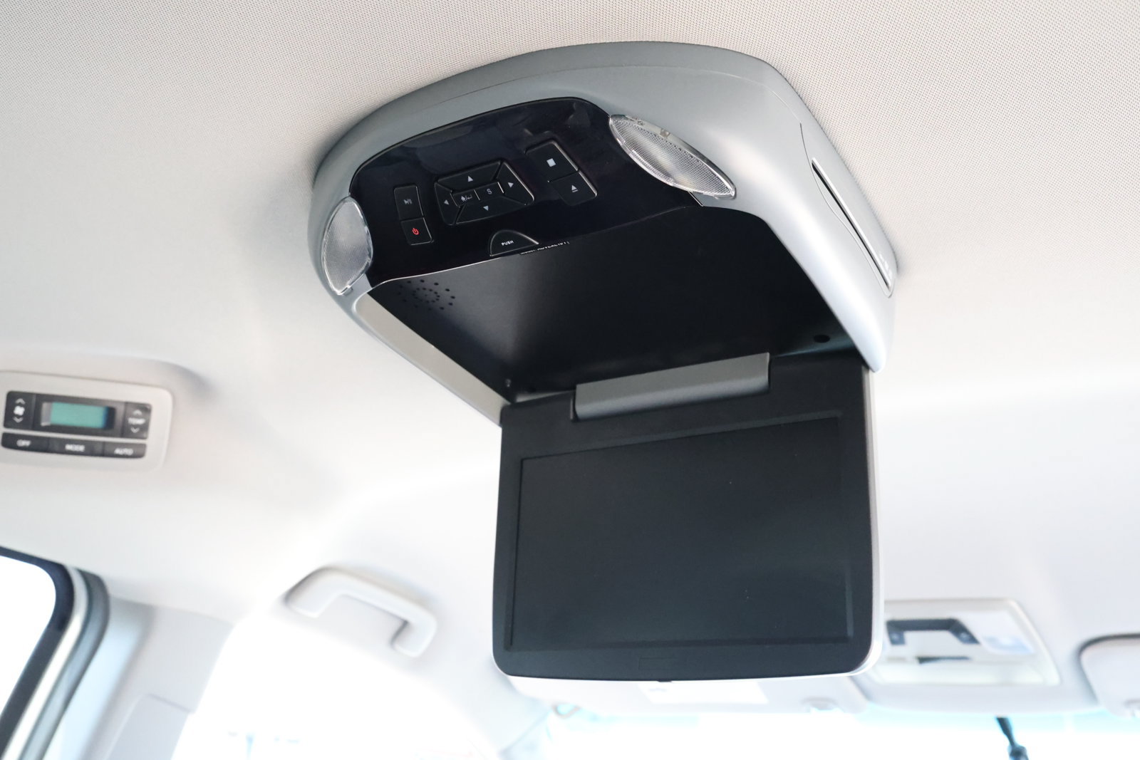 Used 2017 Toyota Sienna LE FWD image 32