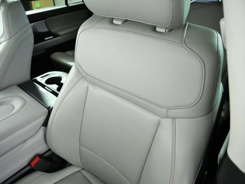 Certified 2025 Ford Expedition Active AWD/4WD image 18
