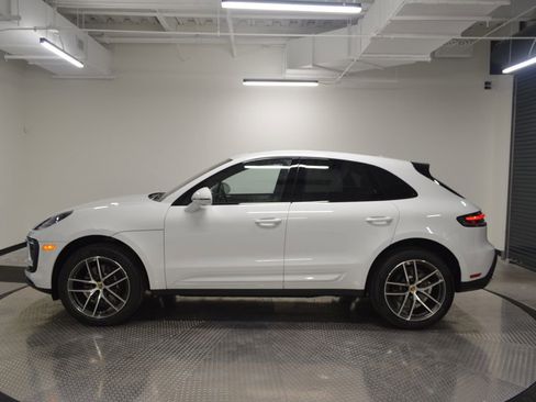 New 2026 Porsche Macan image 2