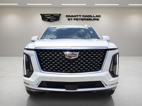 Certified 2025 Cadillac Escalade Premium Luxury AWD/4WD image 8
