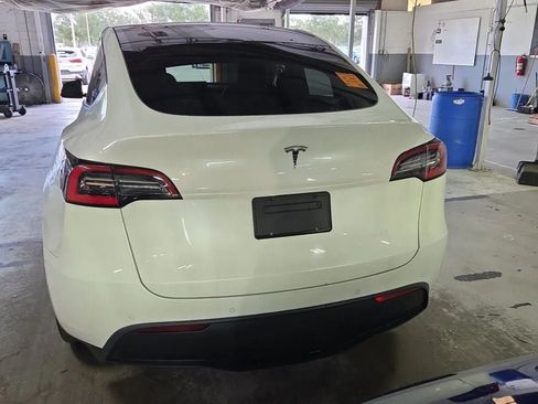 Used 2021 Tesla Model Y 2WD image 3