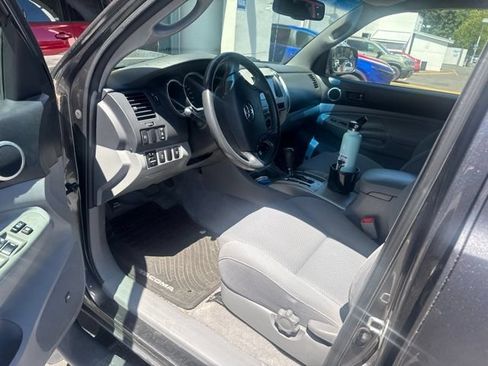 Used 2011 Toyota Tacoma 4x4 Double Cab w/ TRD Sport Pkg w/JBL Audio image 5