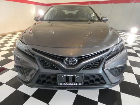 Used 2024 Toyota Camry SE image 2