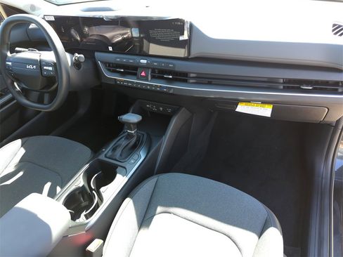 New 2025 Kia K4 LXS image 12
