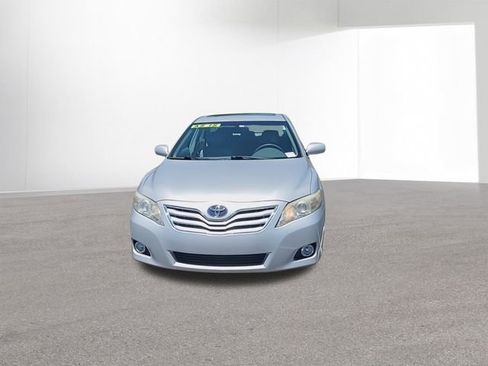 Used 2011 Toyota Camry XLE w/ XLE Extra-Value Pkg #2 FWD image 3