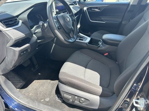 Used 2025 Toyota RAV4 XLE AWD/4WD image 13