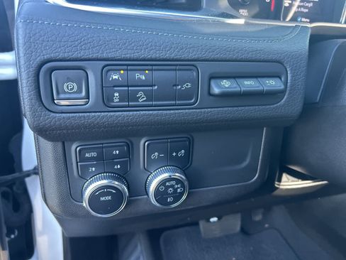 Used 2021 GMC Yukon Denali w/ LPO, Illumination Package image 38