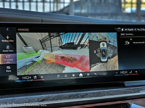 Used 2025 BMW 740i xDrive w/ Premium Package image 46