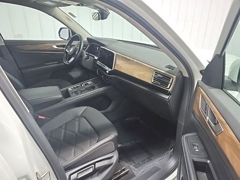 Used 2024 Volkswagen Atlas SE image 15
