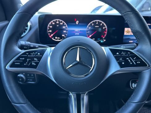 Certified 2025 Mercedes-Benz GLA 250 image 24