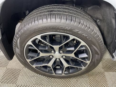 Used 2023 Jeep Grand Cherokee Summit AWD/4WD image 10