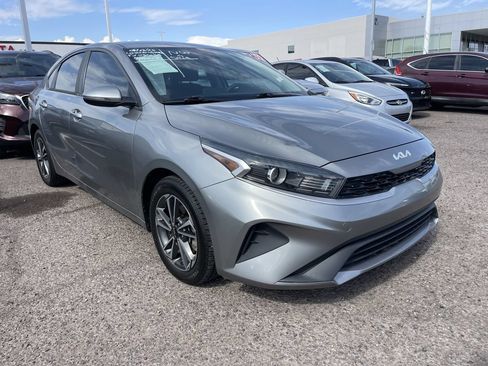Used 2023 Kia Forte LXS w/ LXS Technology Package FWD image 2