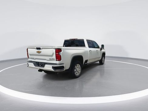 Used 2025 Chevrolet Silverado 2500 High Country w/ High Country Premium Package AWD/4WD image 11