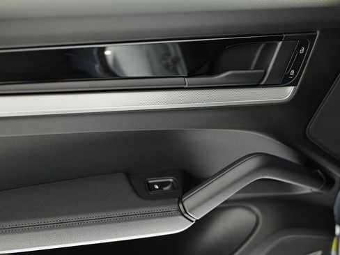 Certified 2025 Porsche Cayenne image 25