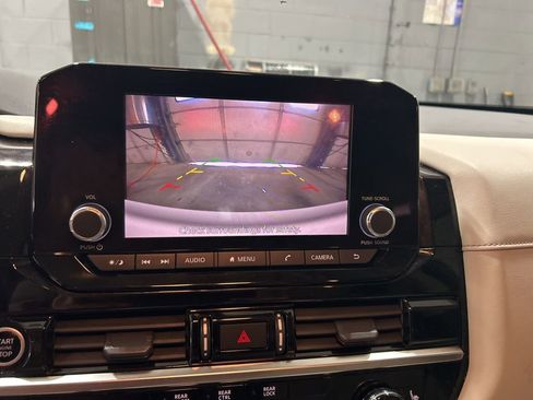 Used 2022 Nissan Pathfinder SV image 12