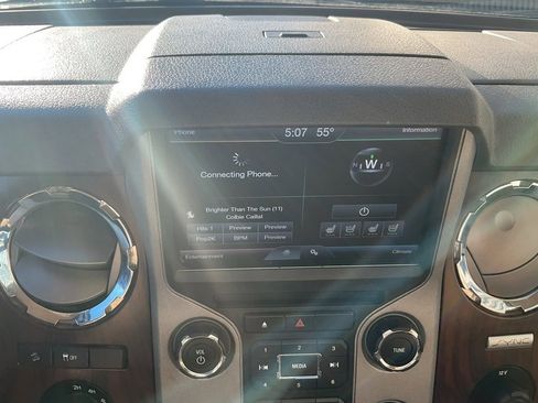 Used 2015 Ford F250 Lariat w/ Lariat Interior Package image 17