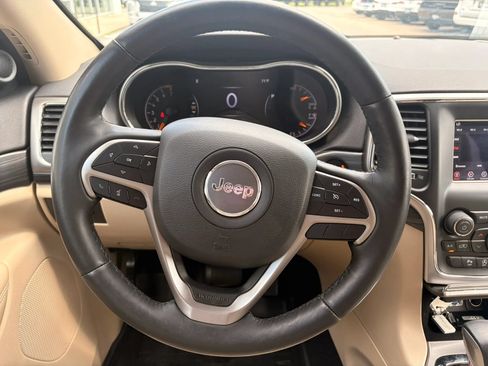 Used 2019 Jeep Grand Cherokee Laredo AWD/4WD image 20