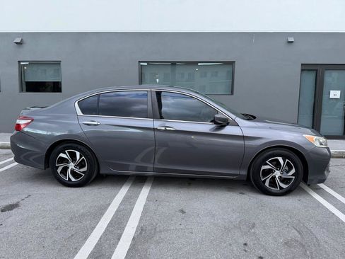 Used 2017 Honda Accord LX image 7