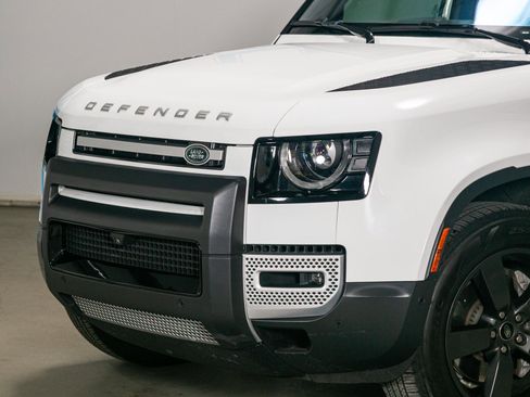 Used 2021 Land Rover Defender 110 SE image 5